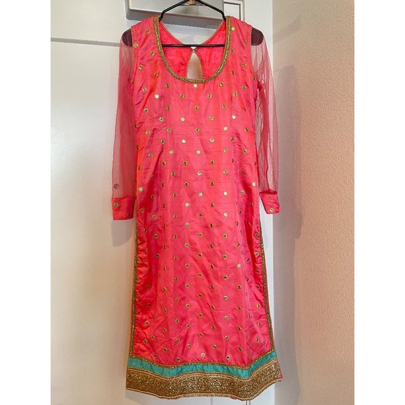Indian fancy outfit - Picture 1 of 4